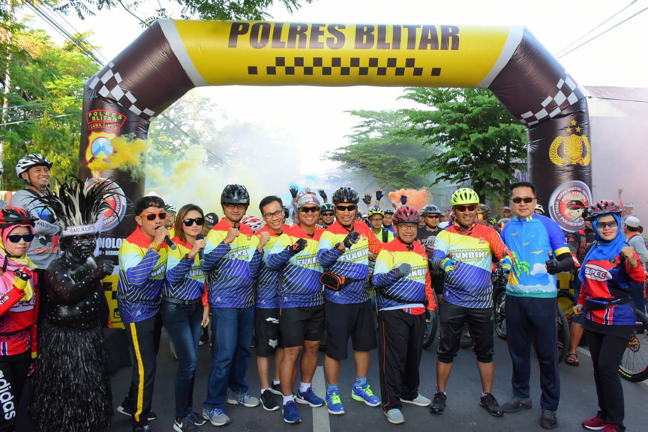 Bhayangkara Blitar Funbike Colour Fest dalam rangka hari bhayangkara ke-73